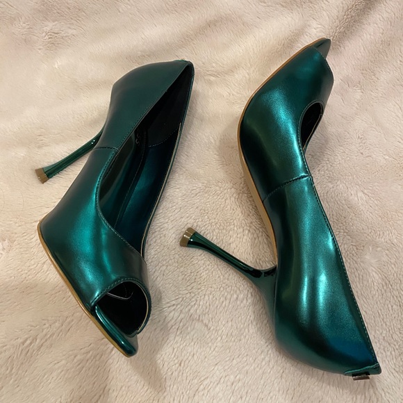 Guess Metallic Green Peep Open Toe Heels Pumps Jaane Holiday X-mas Size 7.5 - Picture 6 of 14